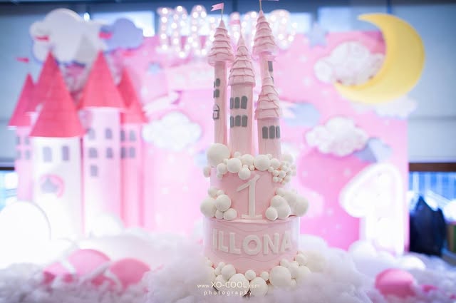 Dekorasi dan kue ulang tahun bertema kastil pink, karya XO COOL Photography